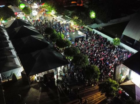 Milhares de pessoas prestigiaram abertura da Festa da Melancia. Hoje tem Bruna Viola