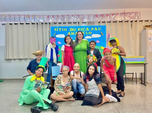 Prefeita Rhaiza Matos prestigia Sarau Multiface e Mostra de Trabalhos da Escola José Carlos da Silva