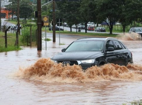 Com tempo instável em MS, cuidados devem ser redobrados em meio às chuvas