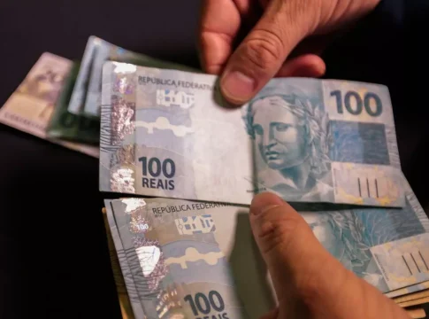 Primeira parcela do 13º salário deve ser paga até 30 de novembro, saiba como calcular
