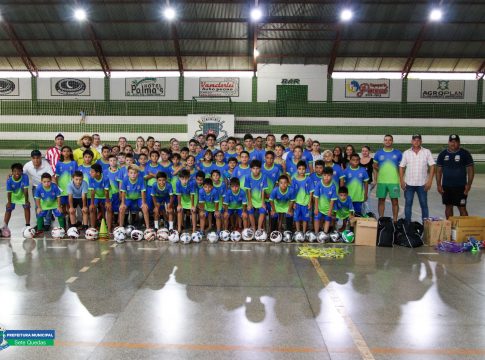 Instituição Atlética Ivonir Lamego faz entrega de material esportivo aos alunos em Sete Quedas