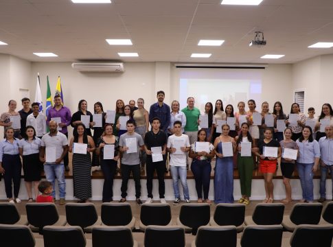 Guaíra realizou a entrega de certificados para alunos da Escola Municipal Técnica e Profissionalizante