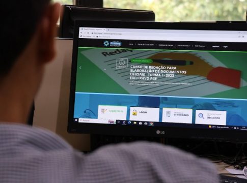 Servidores de MS podem se graduar em Gestão Pública gratuitamente em parceria entre Escolagov e UEMS