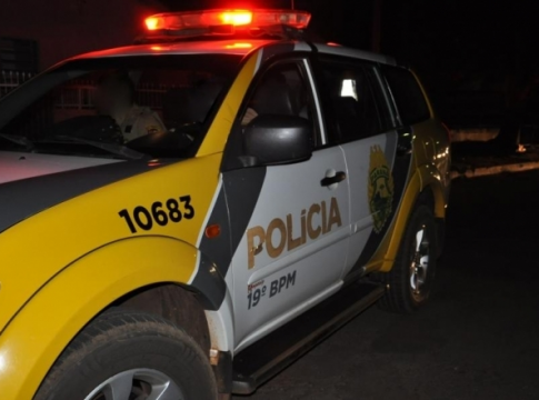 Família é feita refém e tem carro roubado em Guaíra