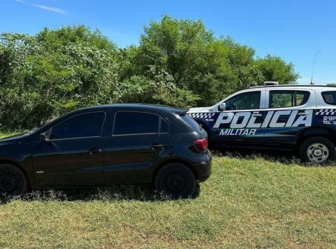 Polícia Militar localiza carro com mais de 8 kg de maconha e duas motos depenadas
