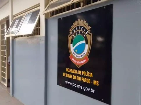 Idosa se desequilibra e é atropelada por trator conduzido pelo marido em Ribas do Rio Pardo