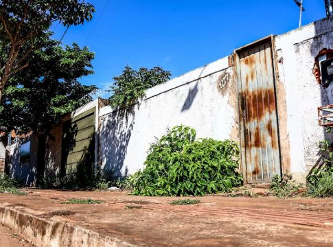 Jovem morre ao ser atingido com 8 tiros pelo namorado da vizinha no Jardim Colúmbia