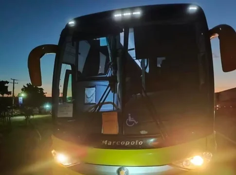 Motorista que transportava 33 passageiros é preso por dirigir bêbado em rodovia