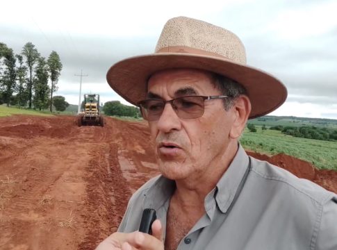 Com mais de R$ 1 milhão de recurso próprio, Governo de Mundo Novo está próximo de concluir convênio com a Itaipu e realiza readequação e cascalhamento da Asa Branca