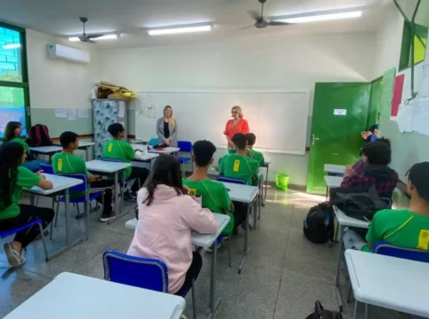 Governo lança bolsa do ensino médio e vai pagar para aluno fazer o Enem