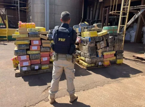 Casal que saiu de MS é preso com 3 toneladas de maconha no PR