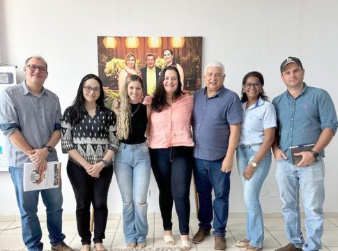 Prefeita recebe o cronograma das principais ações programadas pela GEDEC para 2024