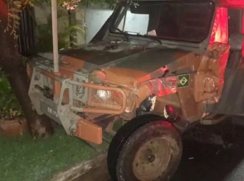 Criminoso furta viatura do Exército de Três Lagoas e abandona veículo após provocar acidente