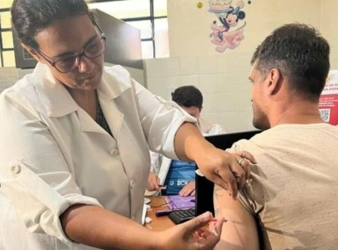 Mato Grosso do Sul recebe 69 mil doses para ampliar vacinação contra a dengue em crianças e adolescentes