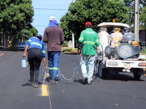 Prefeitura de Naviraí revitaliza sinalização de trânsito de ruas recapeadas no bairro Odércio de Matos