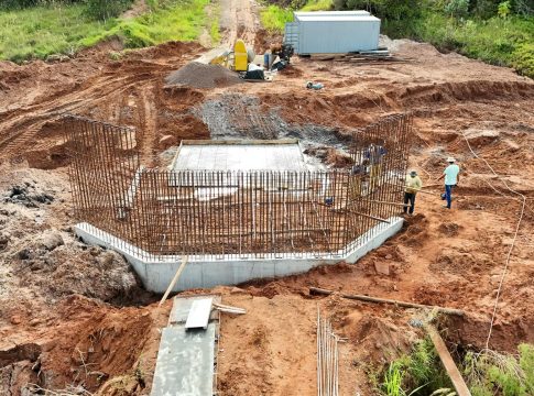 Com recursos do Mapa, prefeitura de Iguatemi está construindo ponte de concreto sobre o córrego Souza Cuê