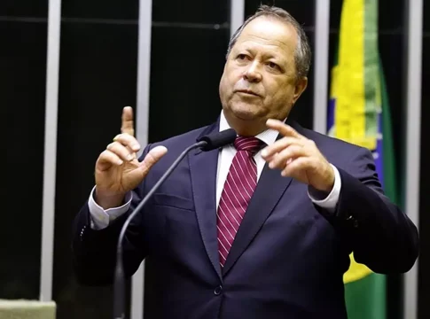 Deputado federal suspeito de mandar matar Marielle Franco é transferido para MS