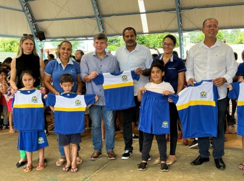 Deputado Lídio Lopes entrega uniformes e Sala de Tecnologia em Eldorado