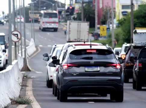 Condutores têm até dia 30 de abril para licenciar veículos com placa final 1 e 2 em MS
