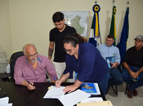 Prefeitura de Iguatemi e entidades assinam termos de fomento