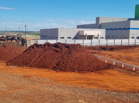 Dourados: Geraldo Resende vistoria obras do Hospital Regional