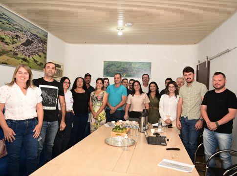 Prefeito Thalles garante piso salarial para o magistério