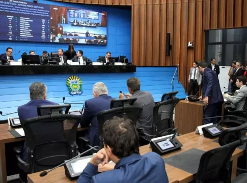Deputados votam projeto que assegura 10% de vagas de estágios para pessoas com deficiência