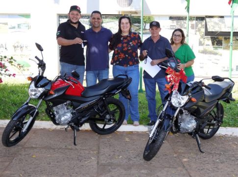 Campanha IPTU Premiado da Prefeitura de Naviraí entrega motos para contribuintes sorteados
