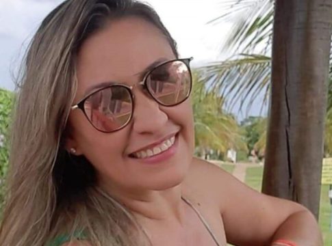 Rapaz suspeito de assassinar a própria mãe dirige 35 quilômetros e entrega corpo aos avós