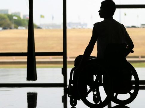 Lei garante a estudantes com deficiência vagas de estágio nos órgãos estaduais