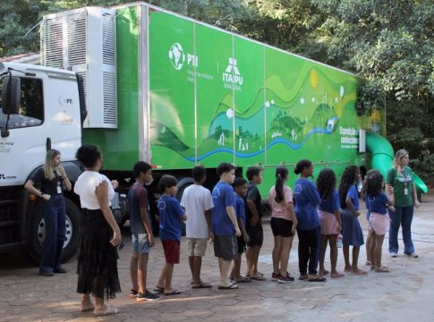 Em parceria com a Prefeitura, Naviraí recebeu o caminhão itinerante da Expedição do Conhecimento