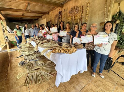 Prefeitura de Itaquiraí realiza oficina de designer da fibra de bananeira e taboa