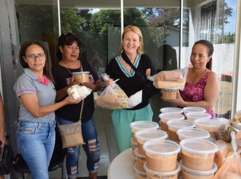 Assistência Social de Iguatemi entregou kits de produtos alimentícios para famílias do programa “Se Essa Rua Fosse Minha”