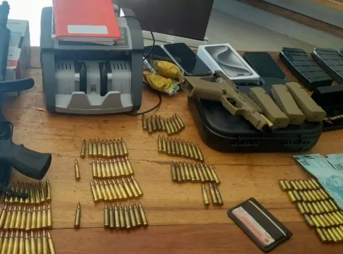 Polícia paraguaia prende membro do PCC com joias, dinheiro e carro de luxo em mansão