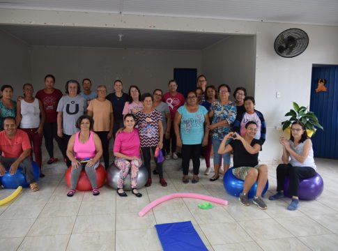 Secretaria Municipal de Saúde oferece aulas de pilates para o grupo da terceira idade e tratamento fisioterápico