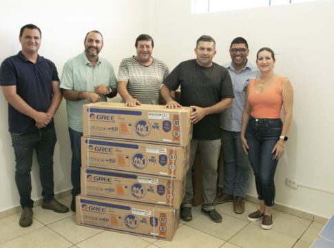 Centro de Qualificação recebe quatro aparelhos de ar condicionado através de emenda impositiva dos vereadores