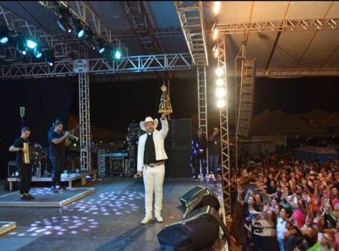 Show do Padre Alessandro Campos encerra Expo Iguatemi