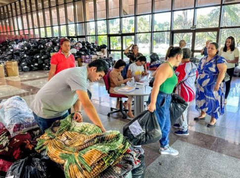Com mais de 180 mil peças arrecadadas, campanha Seu Abraço Aquece inicia entrega de doações