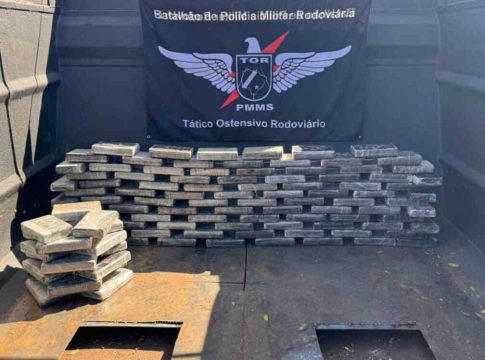 Carreta com cocaína avaliada em R$ 15 milhões é apreendida na MS-379