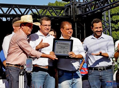 Senador Nelsinho Trad recebe título de cidadão três-lagoense nos 109 anos de Três Lagoas