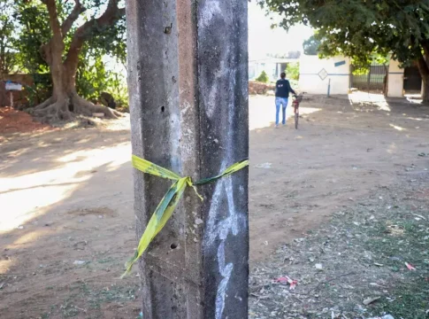 Presa por matar filho adolescente, mãe diz que tem 13 filhos