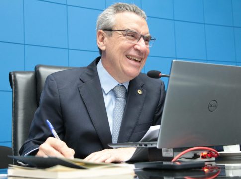 Projeto de Paulo Corrêa garante 2ª via gratuita de RG para pessoas em situação de rua