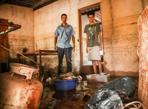 Pai avisou filho pouco antes de casa ser tomada por lama de barragem