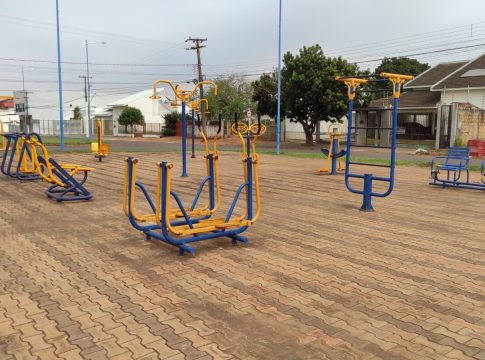 Departamento de Esporte de Mundo Novo reforma academias ao Ar Livre e realiza instalação de aparelhos em volta do Horto Florestal