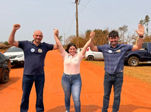 ITAQUIRAÍ: Ariadne Gheller faz grande adesivaço em assentamento