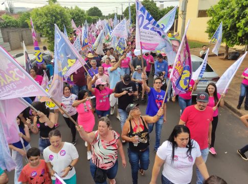 Caminhada de Rosária e Evaldo passou pelo Bairro Copagril