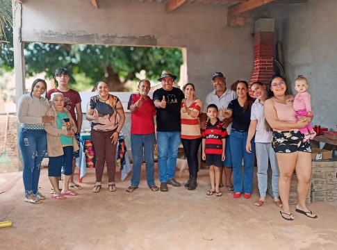 Malaquias realiza comício na Tagros e Aldeia