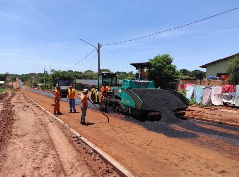 Trabalho de pavimentação asfáltica em 12 quadras da Vila Nova/Universitário está próximo de ser finalizado