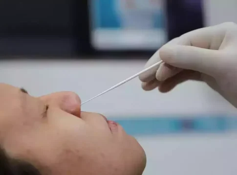 Variante “mais transmissível” do vírus da covid-19 é registrada em três estados