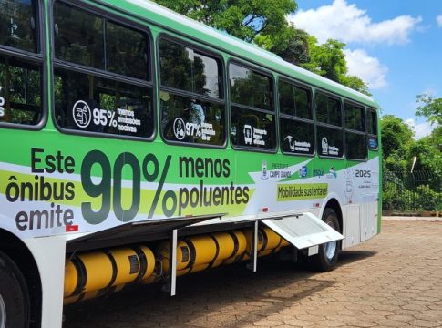 Governo do Estado firma parcerias e ônibus movido 100% a GNV começa a ser testado em MS